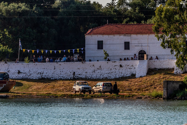 Πανέμορφο θέαμα: Το πέρασμα με βάρκες για τον εσπερινό στην Αγία Παρασκευή ΒΟΝΙΤΣΑΣ [ΦΩΤΟ: Vicky Pantazis] - Φωτογραφία 5