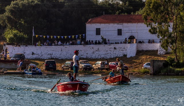Πανέμορφο θέαμα: Το πέρασμα με βάρκες για τον εσπερινό στην Αγία Παρασκευή ΒΟΝΙΤΣΑΣ [ΦΩΤΟ: Vicky Pantazis] - Φωτογραφία 6
