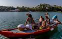 Πανέμορφο θέαμα: Το πέρασμα με βάρκες για τον εσπερινό στην Αγία Παρασκευή ΒΟΝΙΤΣΑΣ [ΦΩΤΟ: Vicky Pantazis] - Φωτογραφία 2