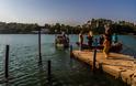 Πανέμορφο θέαμα: Το πέρασμα με βάρκες για τον εσπερινό στην Αγία Παρασκευή ΒΟΝΙΤΣΑΣ [ΦΩΤΟ: Vicky Pantazis] - Φωτογραφία 4