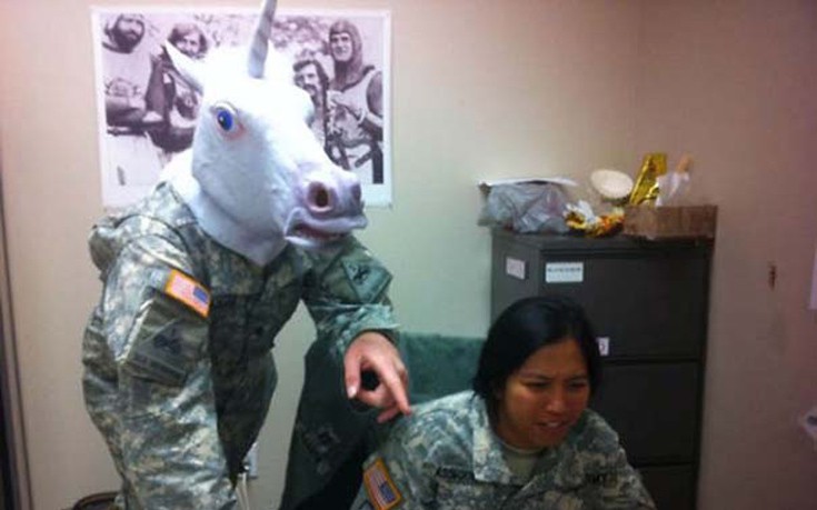 Χαλαρές και αστείες στιγμές στο στρατό - Φωτογραφία 12