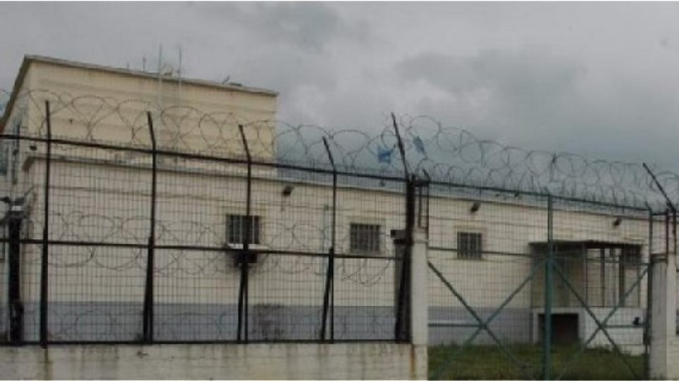 Κρατούμενος έβαλε φωτιά στο κελί του στις φυλακές του Βόλου - Φωτογραφία 1