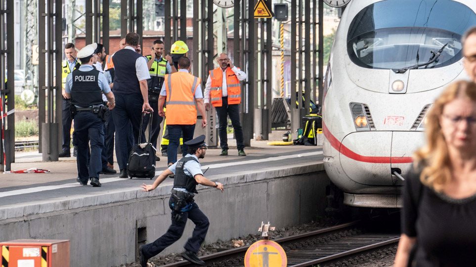 Τραγικό θάνατο βρήκε οκτάχρονος όταν άνδρας τον έσπρωξε στις ράγες του τρένου - Φωτογραφία 1