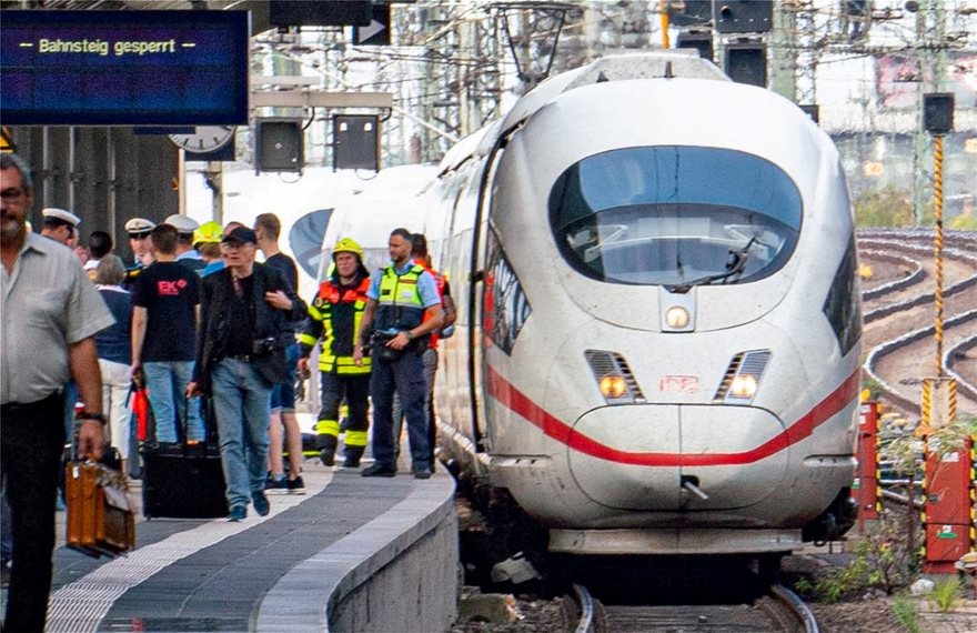 Τραγωδία στη Φρανκφούρτη: Άνδρας έσπρωξε στις γραμμές του τρένου 8χρονο - Φωτογραφία 1