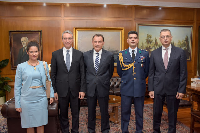 Συνάντηση ΥΕΘΑ Νικόλαου Παναγιωτόπουλου με τον Πρέσβη της Τουρκίας Burak Özügergin - Φωτογραφία 1
