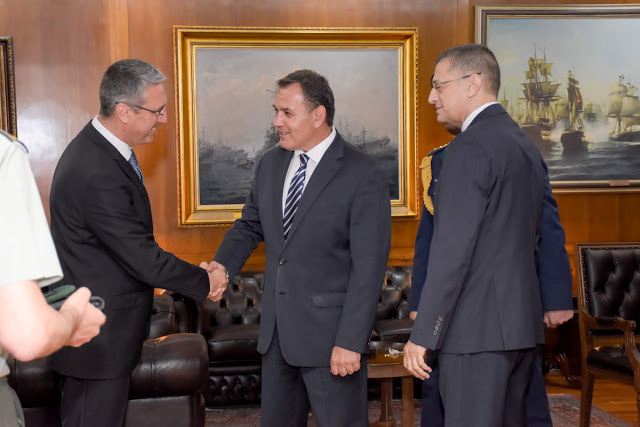 Συνάντηση ΥΕΘΑ Νικόλαου Παναγιωτόπουλου με τον Πρέσβη της Τουρκίας Burak Özügergin - Φωτογραφία 4