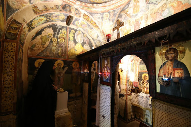 12340 - Ιερό Βατοπαιδινό Κελλί Αγίου Προκοπίου. Φωτογραφίες από τη γιορτή του Αγίου Προκοπίου και των τοιχογραφιών (14ου αι.) στο παρεκκλήσι του Αγίου Ιωάννου του Θεολόγου - Φωτογραφία 10