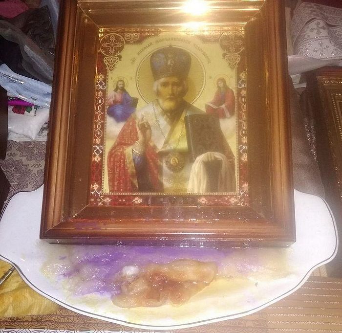 Εικόνα του Αγίου Νικολάου στην Ουκρανία μυροβλύζει..! - Φωτογραφία 1