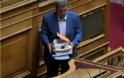 Παύλος Πολάκης: Ολομέτωπη επίθεση για τα σκάνδαλα και την άρση ασυλίας – Τι λέει ότι περιείχαν οι φάκελοι που κρατούσε στην Βουλή
