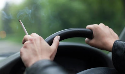 Κάπνισμα και οδήγηση: Πρόστιμα από 1.500 ευρώ και αφαίρεση διπλώματος - Φωτογραφία 1