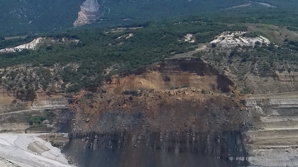 Κοζάνη: Μεγάλη κατολίσθηση σε ορυχείο λιγνίτη - Φωτογραφία 1