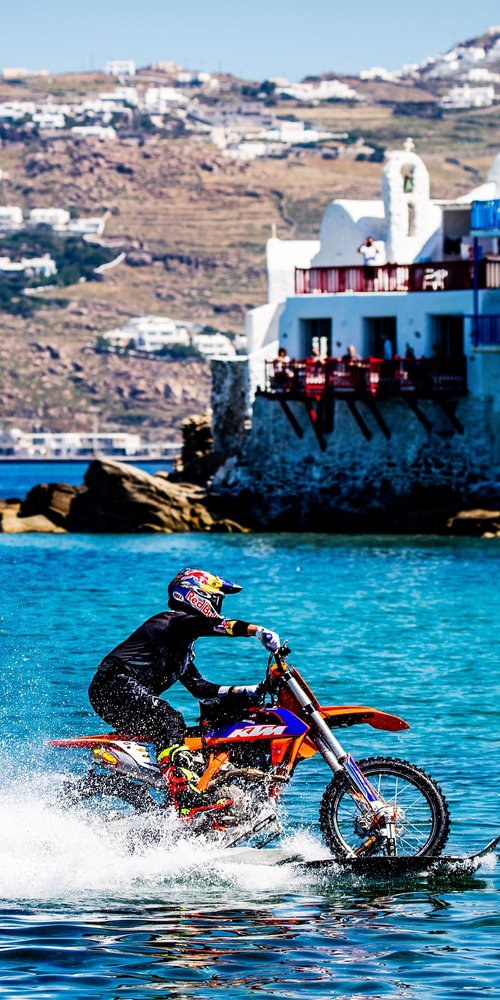 Rippin' Mykonos: Surf με... μοτοσυκλέτα στη Μύκονο - Φωτογραφία 3