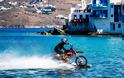 Rippin' Mykonos: Surf με... μοτοσυκλέτα στη Μύκονο - Φωτογραφία 1