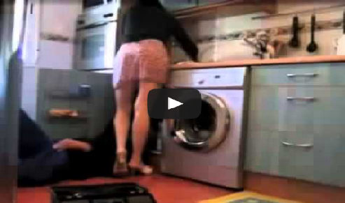 ΚΑΤΑΠΙΕ ΤΗ ΓΛΩΣΣΑ ΤΟΥ: Εβαλε κρυφή κάμερα για να ΔΕΙ τι κάνει η γυναίκα του όταν λείπει από το Σπίτι! [funny video] - Φωτογραφία 1