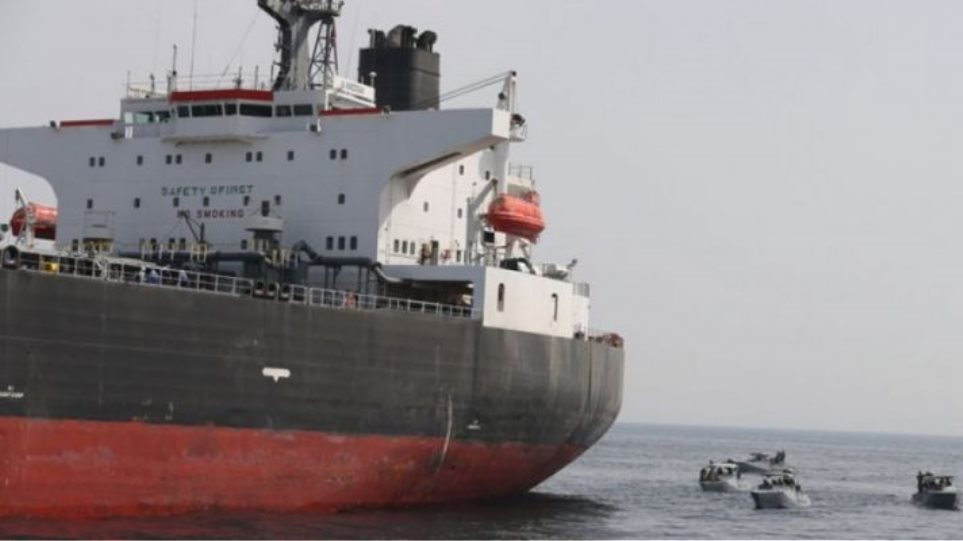 Το Ιράν κατέσχεσε δεξαμενόπλοιο που έκανε παράνομο εμπόριο πετρελαίου - Φωτογραφία 1