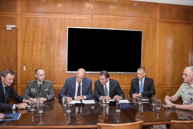 Υπογραφή μνημονίου συνεργασίας μεταξύ του Υπουργείου Εθνικής Άμυνας και του Υπουργείου Εξωτερικών - Φωτογραφία 4