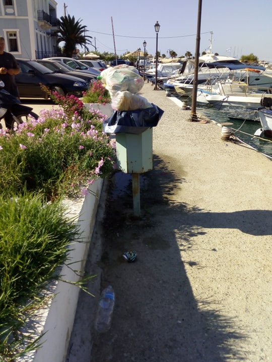Γεμάτο σκουπίδια το λιμάνι της ΠΑΛΑΙΡΟΥ (ΔΕΙΤΕ ΦΩΤΟ) - Φωτογραφία 2