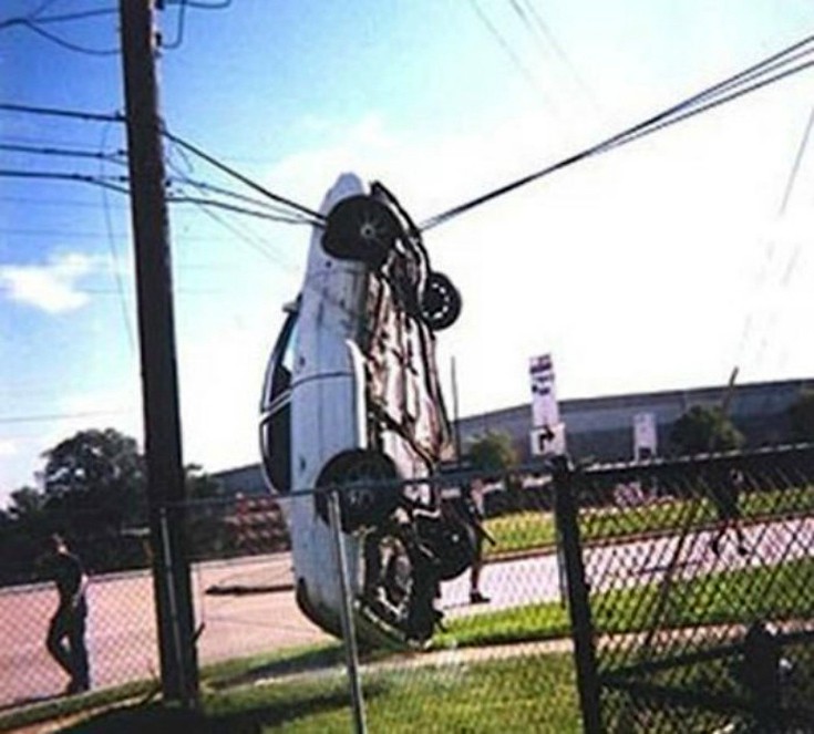 Ατυχήματα με αυτοκίνητα που δύσκολα καταλαβαίνεις πώς έγιναν (Φωτογραφίες)!! - Φωτογραφία 2