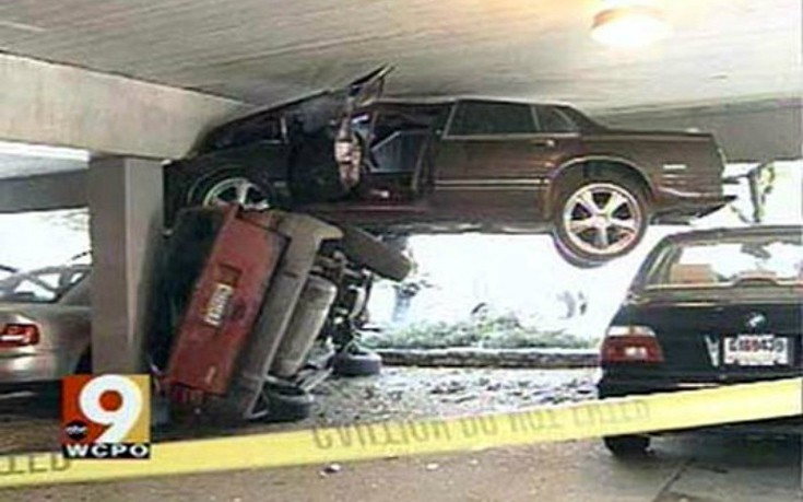 Ατυχήματα με αυτοκίνητα που δύσκολα καταλαβαίνεις πώς έγιναν (Φωτογραφίες)!! - Φωτογραφία 6