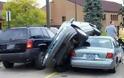 Ατυχήματα με αυτοκίνητα που δύσκολα καταλαβαίνεις πώς έγιναν (Φωτογραφίες)!! - Φωτογραφία 4