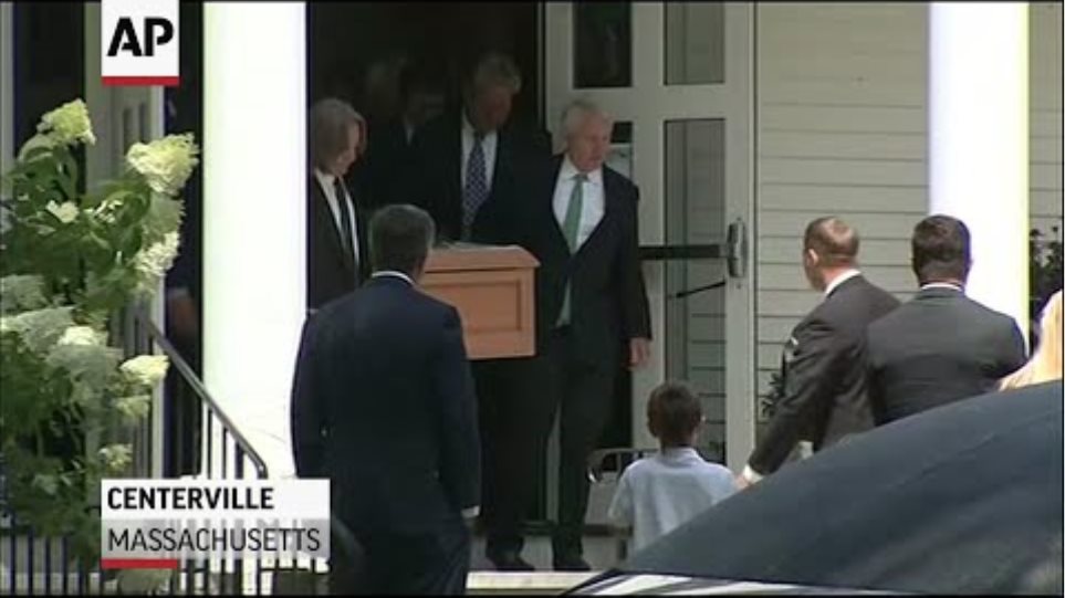 Σίρσε Κένεντι Χιλ: Οδύνη και σπαραγμός στην κηδεία της εγγονής του Ρόμπερτ Φ. Κένεντι - Φωτογραφία 3