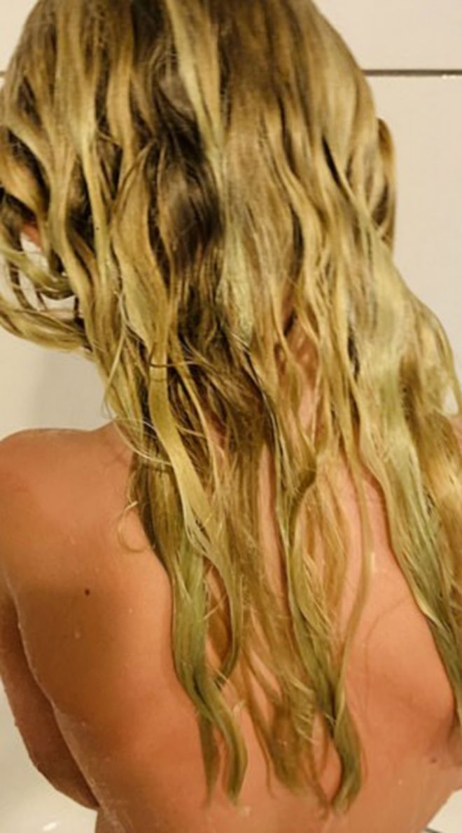 Καταγγελία Βρετανών: Πρασίνισαν τα μαλλιά τους μετά από βουτιά σε πισίνα πεντάστερου στην Κω - Φωτογραφία 3