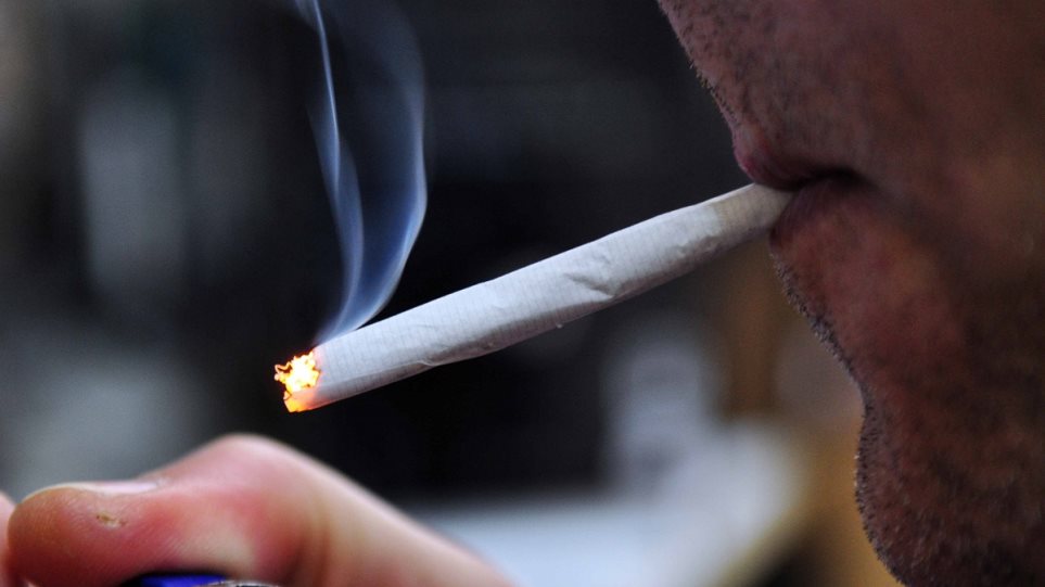 Καταγγελίες για παραβάσεις του αντικαπνιστικού νόμου: Καπνίζουν ακόμα και στα νοσοκομεία! - Φωτογραφία 1