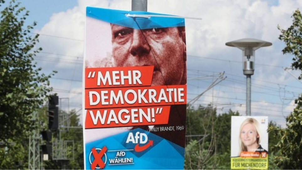 Mε σλόγκαν από τις διαδηλώσεις στην Ανατολική Γερμανία το ακροδεξιό AfD - Φωτογραφία 1