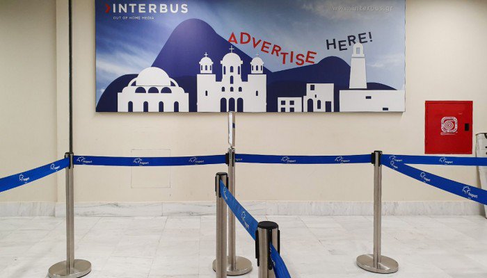Αντικαταστάθηκαν οι αφίσες που βρίσκονταν στο αεροδρόμιο Χανίων ''Ιωάννης Δασκαλογιάννης'' οι οποίες απεικόνιζαν τρούλους χωρίς σταυρούς - Φωτογραφία 1