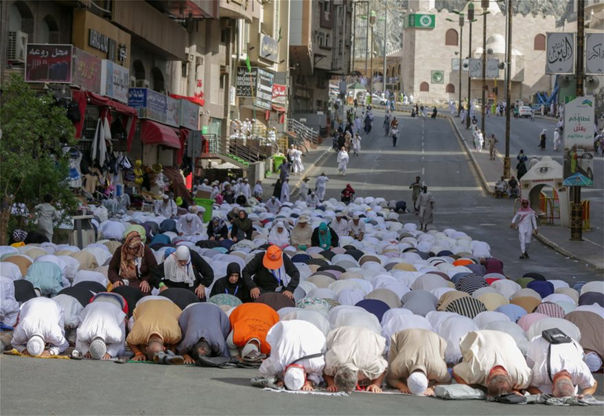 Σαουδική Αραβία: 2,5 εκατομμύρια μουσουλμάνοι αρχίζουν το προσκύνημα στη Μέκκα - Φωτογραφία 4