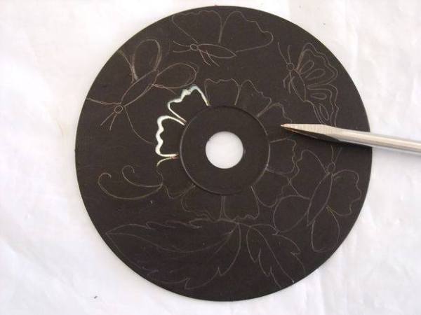 ΚΑΤΑΣΚΕΥΕΣ - DIY:Διακόσμηση τοίχου με παλιά CD - Φωτογραφία 4