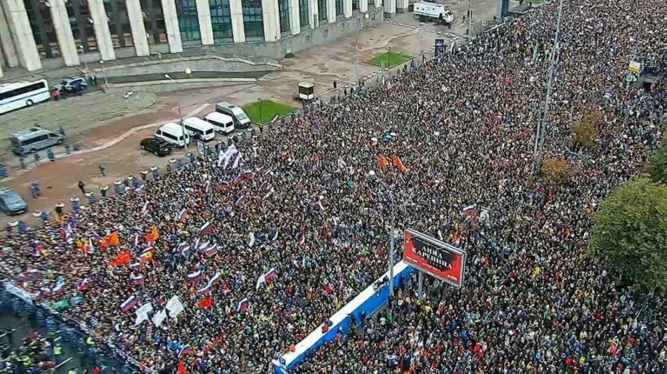 Κινητοποίηση-ρεκόρ στη Μόσχα με αίτημα τη διεξαγωγή «ελεύθερων εκλογών» - Φωτογραφία 1