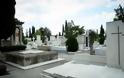 ΦΡΙΚΗ Θρίλερ στο Ναύπλιο - Βρέθηκε εκτός τάφου βρέφος που είχε γεννηθεί νεκρό και ετάφη πριν από μία εβδομάδα