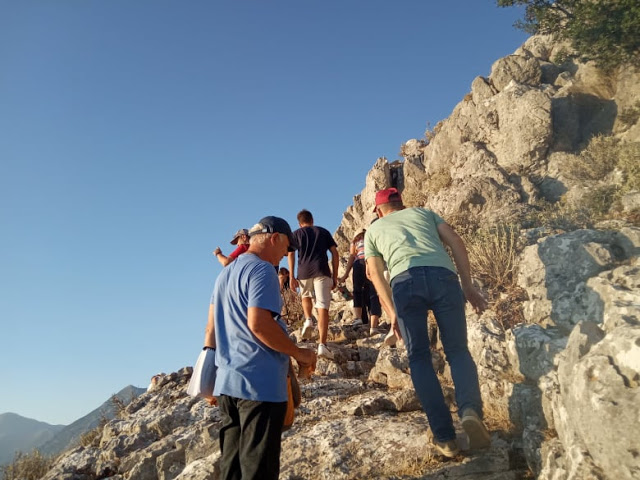 ΑΡΧΟΝΤΟΧΩΡΙ: Με μεγάλη επιτυχία πραγματοποιήθηκε ο περίπατος – ξενάγηση στον αρχαιολογικό χώρο στο Καστρί - Φωτογραφία 19
