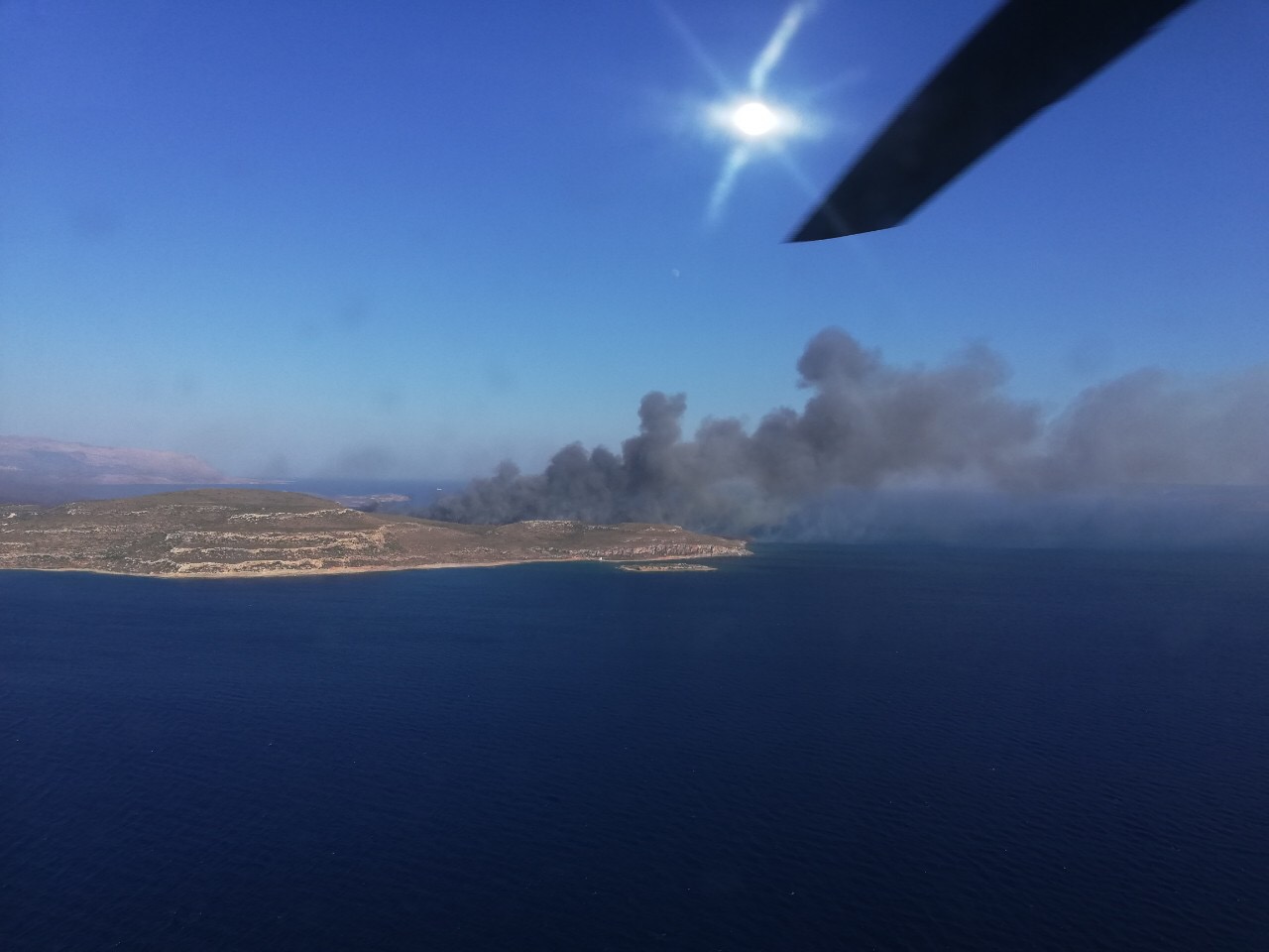 Συνδρομή του Στρατού Ξηράς στις πυρκαγιές σε Ελαφόνησο και Υμηττό (εικόνες) - Φωτογραφία 4