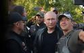 Ο Πούτιν έβαλε δερμάτινα, καβάλησε μηχανή και γιόρτασε με τους «Λύκους της Νύχτας» στην Κριμαία