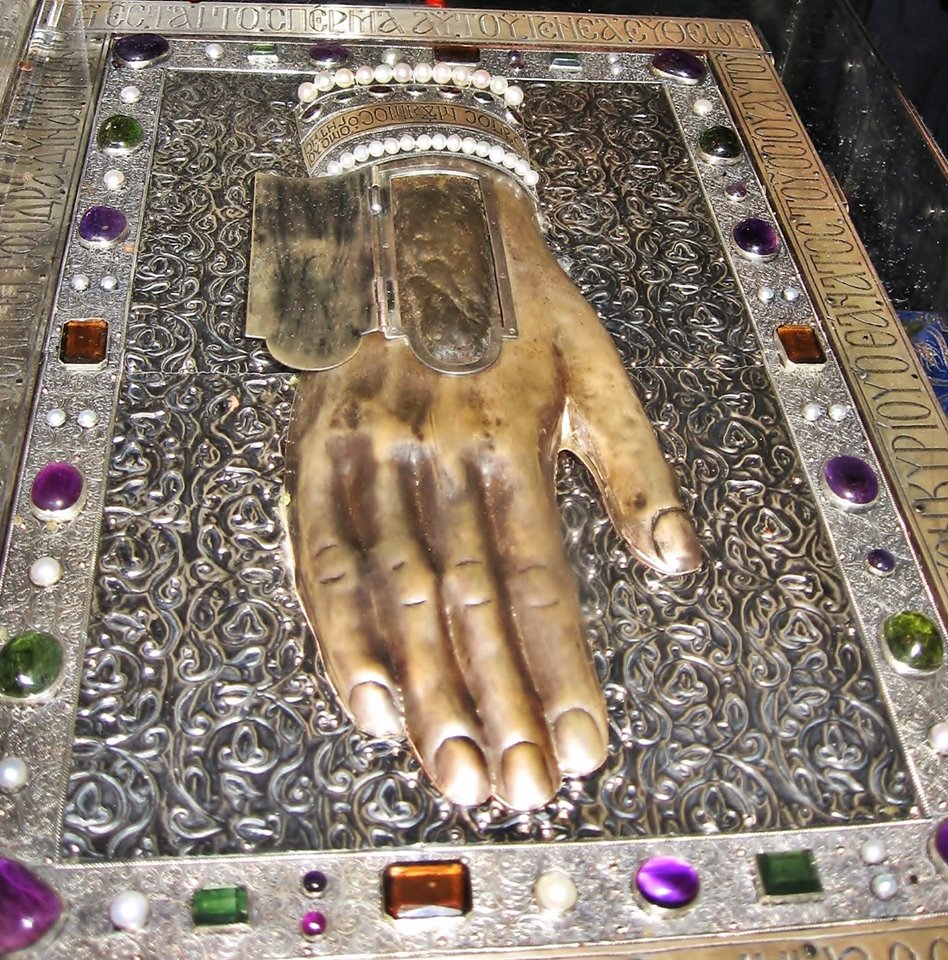 Το ακρωτηριασμένο από τους μονοφυσίτες δεξί χέρι του Οσίου Μαξίμου του Ομολογητού που φυλάσσεται στην Ι.Μ. Αγίου Παύλου - Φωτογραφία 1