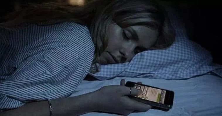 Κοιτάζετε το κινητό σας πριν κοιμηθείτε; Δείτε γιατί δεν πρέπει να το κάνετε! - Φωτογραφία 3