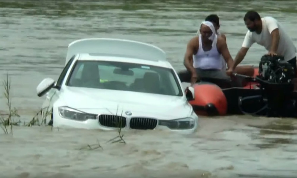 BMW στο ποτάμι (+video) - Φωτογραφία 2