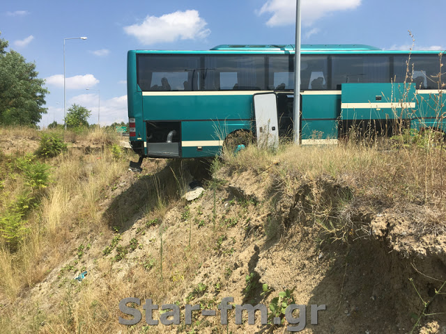 Grevena TV || Παρ ολίγον τραγωδία στα Γρεβενά με λεωφορείο του ΚΤΕΛ Κέρκυρας... (εικόνες + video) - Φωτογραφία 1