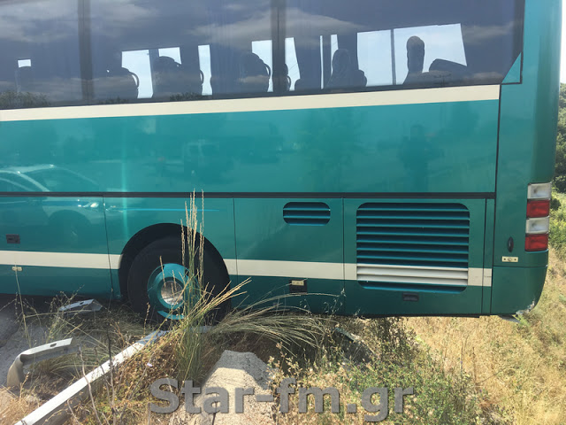 Grevena TV || Παρ ολίγον τραγωδία στα Γρεβενά με λεωφορείο του ΚΤΕΛ Κέρκυρας... (εικόνες + video) - Φωτογραφία 12