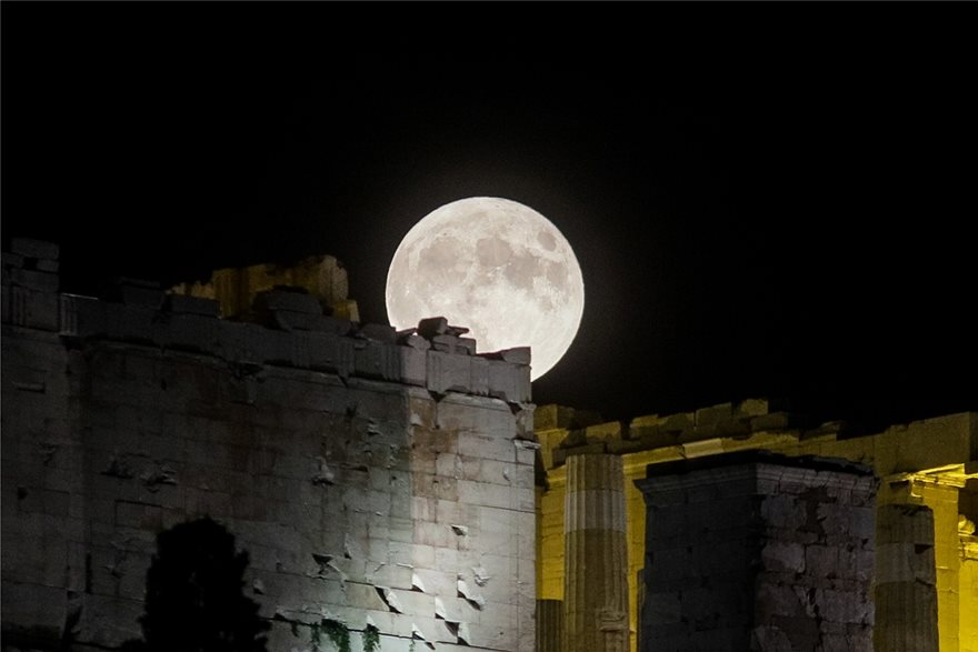 Η Πανσέληνος του Αυγούστου σε 11 καρέ από Ακρόπολη, Σούνιο, Παλαμήδι και Αρχαία Κόρινθο - Φωτογραφία 3
