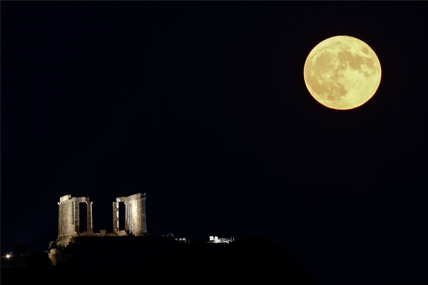 Η Πανσέληνος του Αυγούστου σε 11 καρέ από Ακρόπολη, Σούνιο, Παλαμήδι και Αρχαία Κόρινθο - Φωτογραφία 6