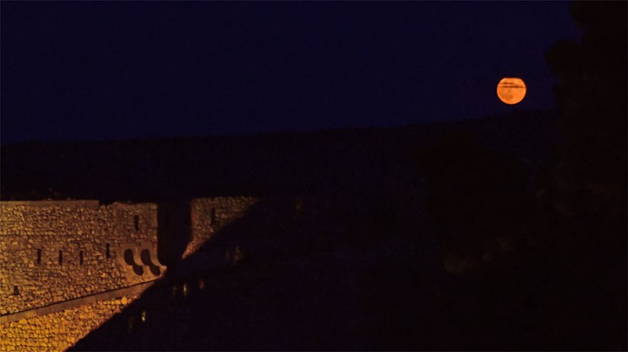Η Πανσέληνος του Αυγούστου σε 11 καρέ από Ακρόπολη, Σούνιο, Παλαμήδι και Αρχαία Κόρινθο - Φωτογραφία 8