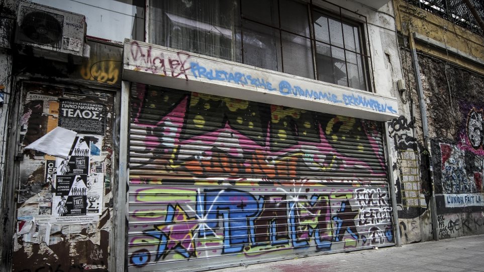 Associated Press: Γεμάτη γκράφιτι... ετών η Αθήνα - Αδιαφορούν οι αρχές για τον καθαρισμό τους - Φωτογραφία 1