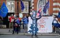 Brexit χωρίς συμφωνία: Κυβερνητικά έγγραφα προεξοφλούν ελλείψεις σε τρόφιμα, καύσιμα και φάρμακα