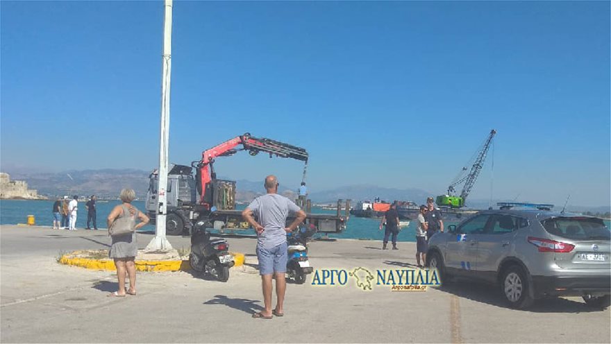 Ναύπλιο: Αυτοκίνητο έπεσε στη θάλασσα - Φωτογραφία 4
