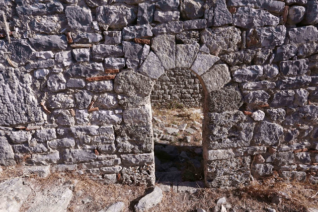 ΧΡΗΣΤΟΣ ΜΠΟΝΗΣ: Οδοιπορικό στις αρχαιότητες του ΑΣΤΑΚΟΥ - [ΦΩΤΟ] - Φωτογραφία 3