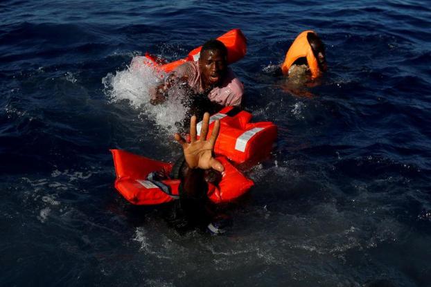 Λιβύη: Βυθίστηκε πλοίο που μετέφερε 100 μετανάστες - «Φοβόμαστε για το χειρότερο» - Φωτογραφία 1