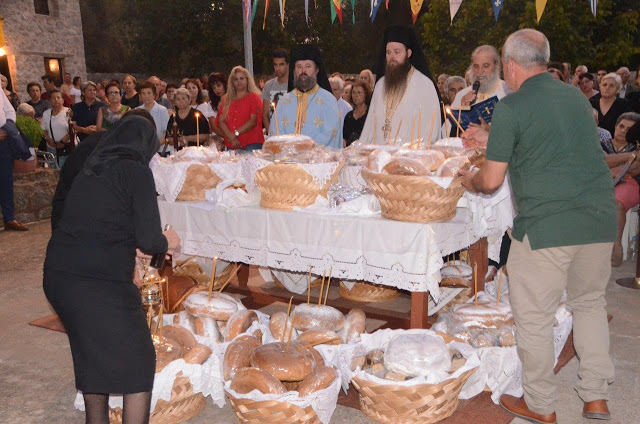 Πολλοί Πιστοί στον εσπερινό της Παναγίας Λεσινιώτισσας στην Ιερή Μονή έξω από το Λεσίνι Μεσολογγίου -[ΦΩΤΟ] - Φωτογραφία 4